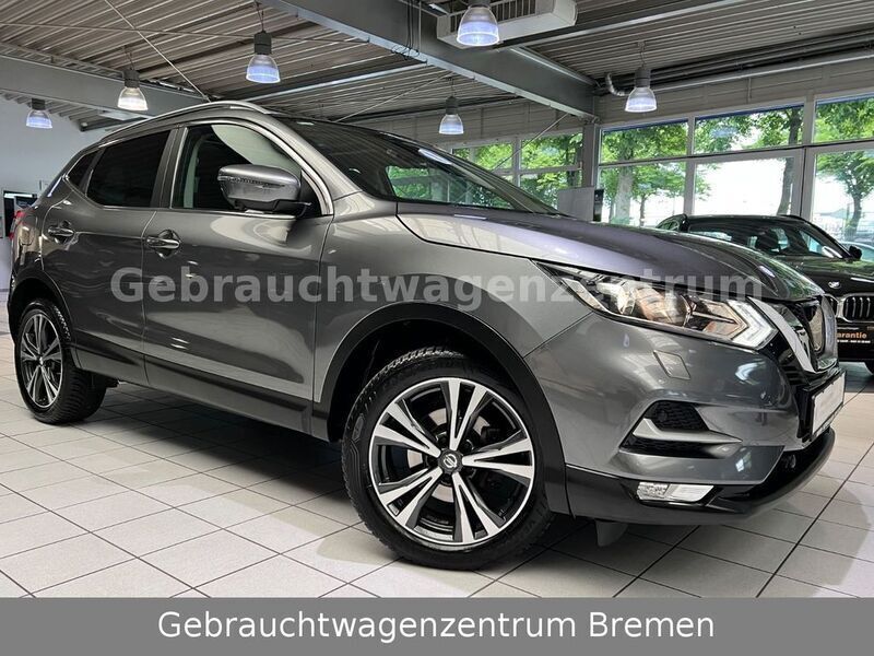 Grau Gebraucht 2017 Nissan Qashqai 360º SUV | 13.990 € (Fairer Preis) - Bild 1/4