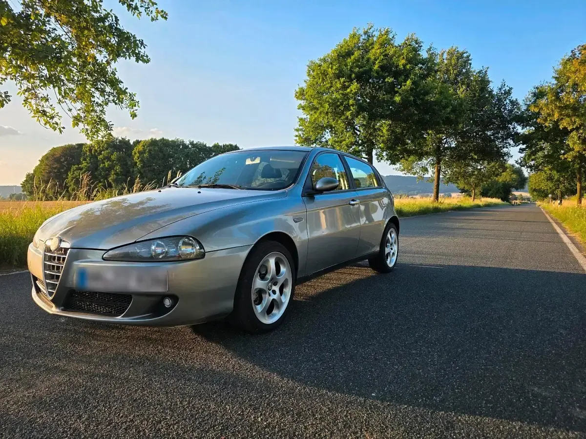 Gebraucht Alfa Romeo 147 120 PS (88 kW) 2005 Silber Kleinwagen