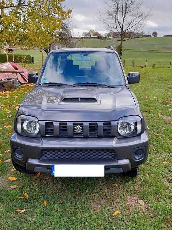 Grau Gebraucht 2016 Suzuki Jimny Club SUV | 13.800 € (Fairer Preis) - Bild 1/4