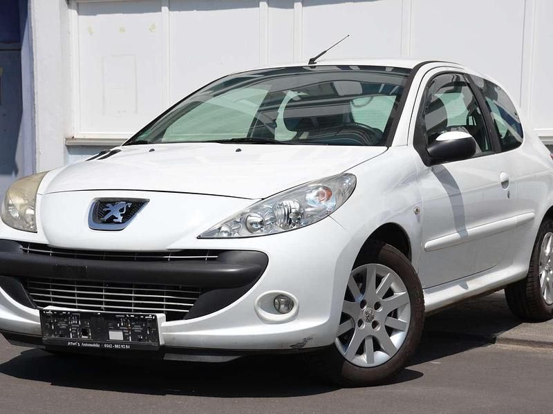 Weiss Gebraucht 2011 Peugeot 206+ Kleinwagen | 1.800 € (Fairer Preis) - Bild 1/4