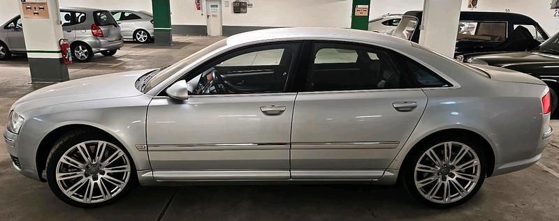 Second-hand Audi A8 450 CP (330 kW) 2005 Argintiu Berlinǎ