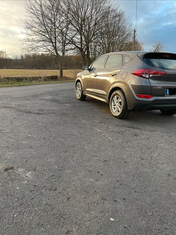 Gebraucht Hyundai Tucson 116 PS (85 kW) 2015 Braun SUV