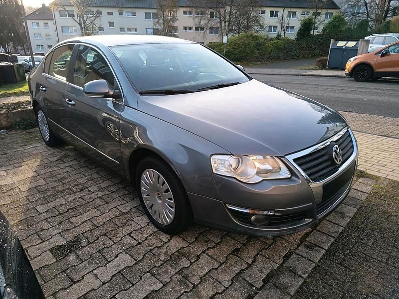 Grau Gebraucht 2007 VW Passat Limousine | 2.200 € (Guter Preis) - Bild 1/4