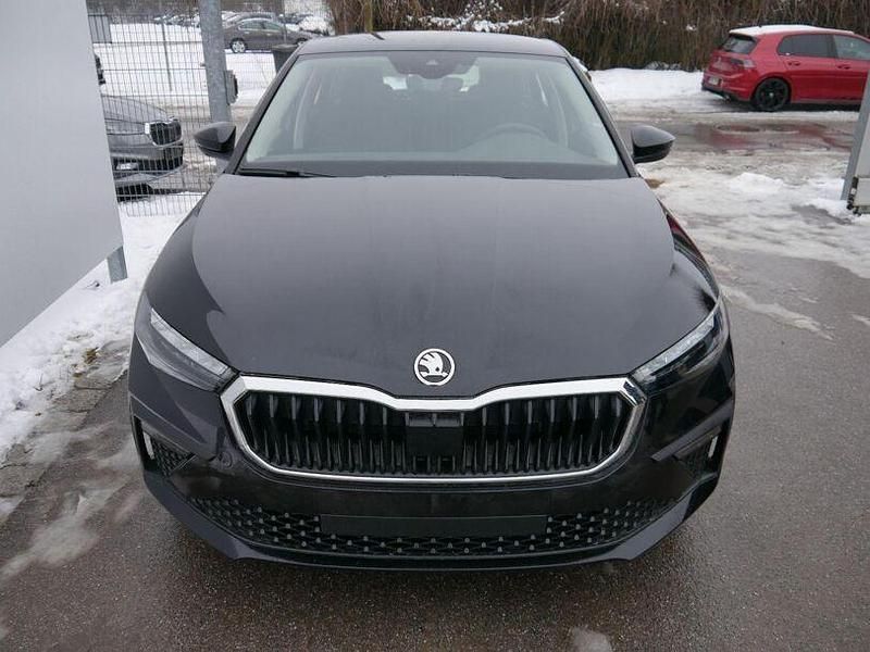 Neu Skoda Scala Selection 116 PS (85 kW) 2025 Blackmagic perleffekt Kleinwagen