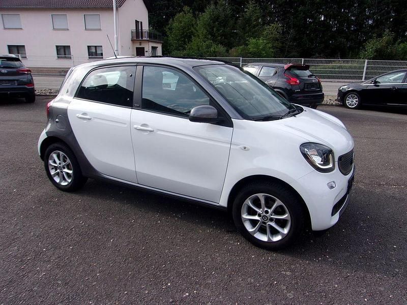 Gebraucht Smart ForFour 90 PS (66 kW) 2019 Weiss Kleinwagen