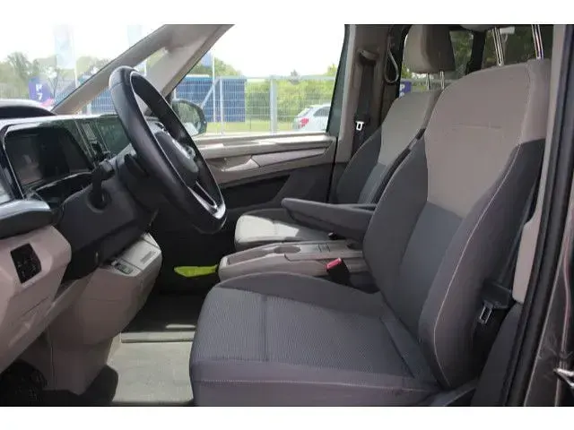 Gebraucht VW Multivan Life 204 PS (150 kW) 2023 Indiumgrau metallic Van / Kleinbus