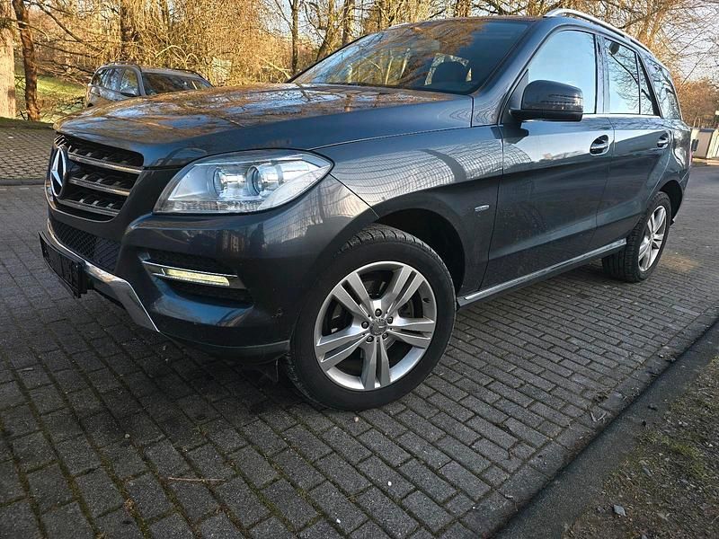 Grau Gebraucht 2012 Mercedes ML250 SUV | 14.990 € (Superpreis) - Bild 1/4