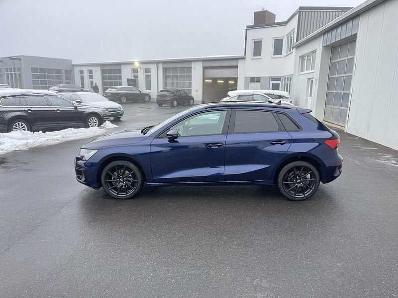 Gebraucht Audi A3 Advanced 116 PS (85 kW) 2022 Blau Limousine