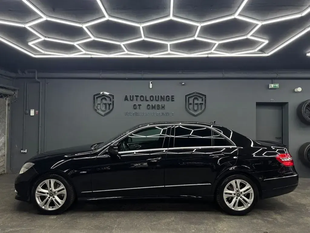 Gebraucht Mercedes E200 184 PS (135 kW) 2011 Schwarz Limousine