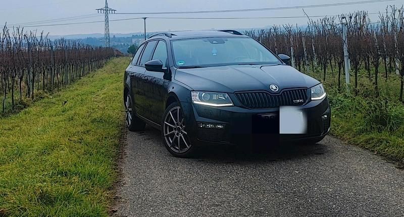 Schwarz Gebraucht 2016 Skoda Octavia RS Kombi | 9.999 € (Guter Preis) - Bild 1/4