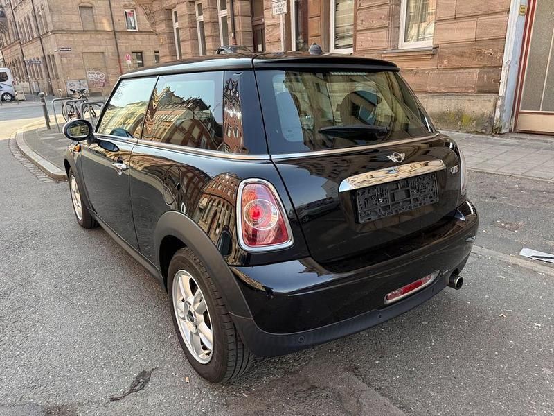 Gebraucht Mini ONE 98 PS (72 kW) 2011 Schwarz Kleinwagen