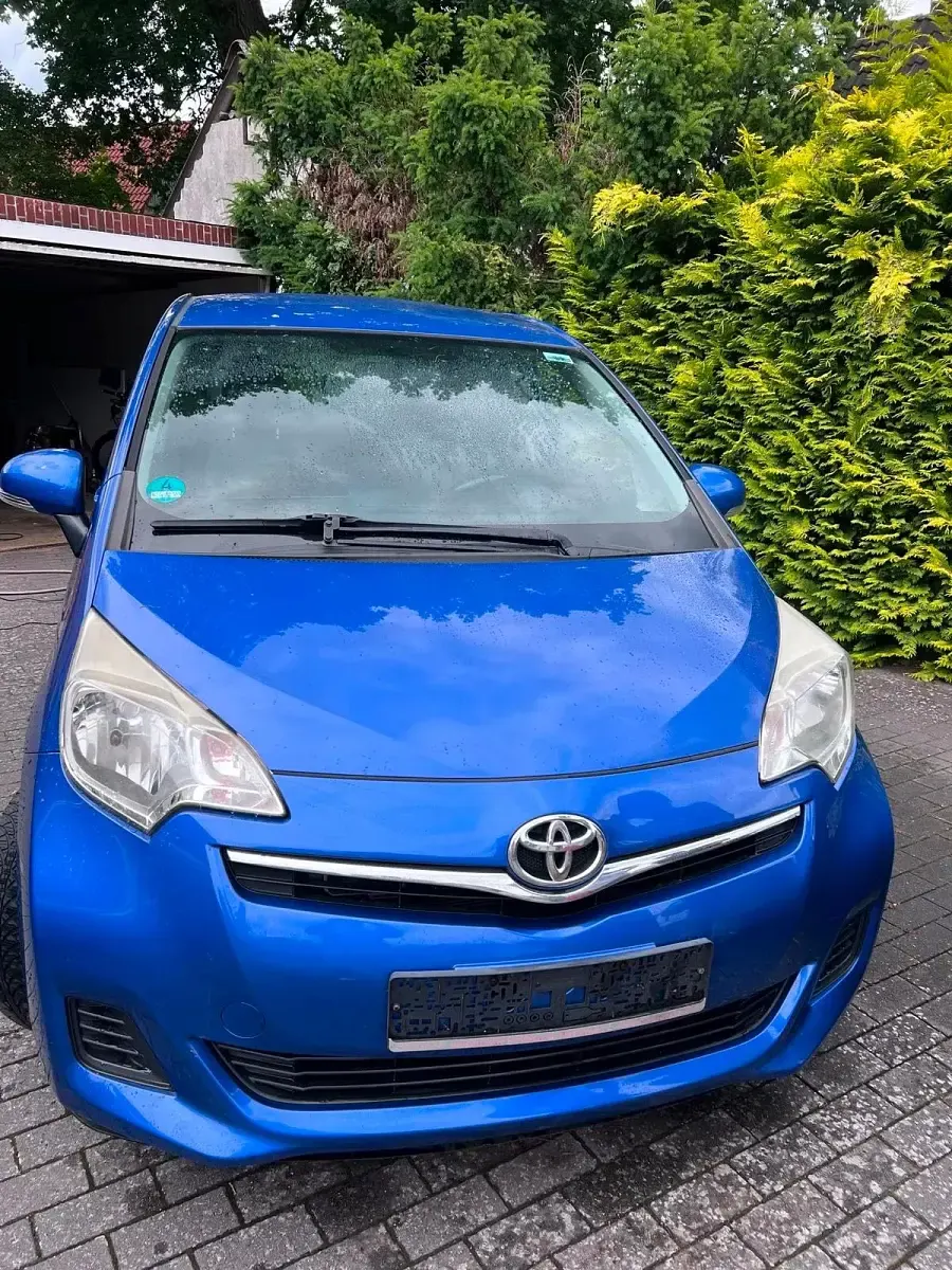 Gebraucht Toyota Verso-S 99 PS (72 kW) 2013 Blau Van / Kleinbus