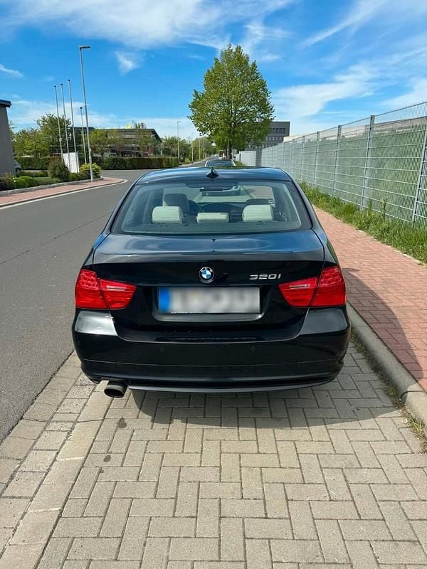 Second-hand BMW 320 170 CP (125 kW) 2010 Negru Berlinǎ
