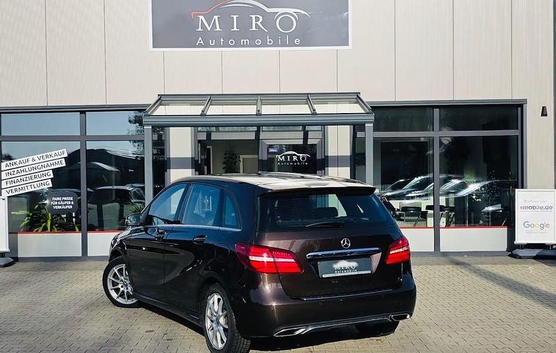 Gebraucht Mercedes B220 184 PS (135 kW) 2017 Braun Van / Kleinbus