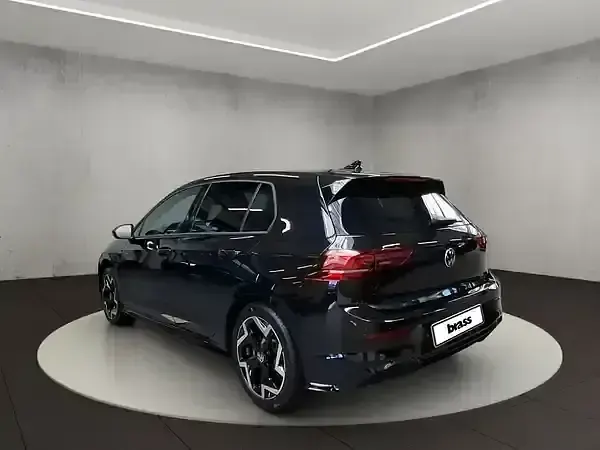 Neu VW Golf VIII R 150 PS (110 kW) 2026 Grenadillschwarz metallic Limousine