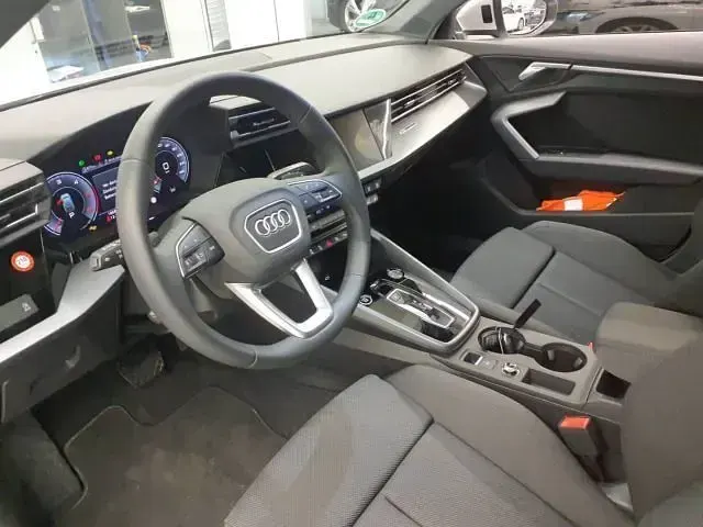 Używany Audi A3 Ambiente 150 KM (110 kW) 2025 Biały Sedan/Limuzyna
