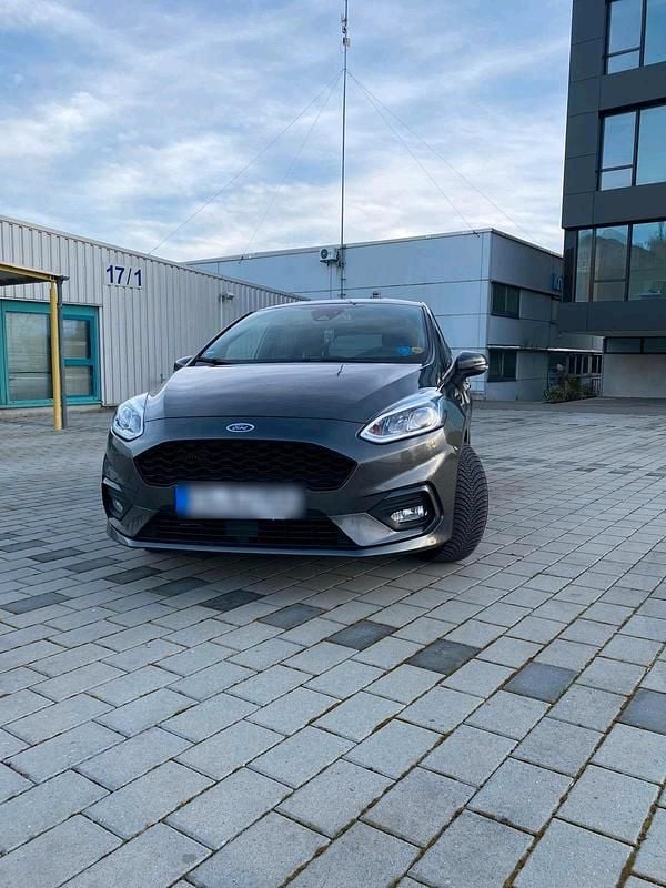 Grau Gebraucht 2019 Ford Fiesta ST-Line Kleinwagen | 10.850 € (Fairer Preis) - Bild 1/4
