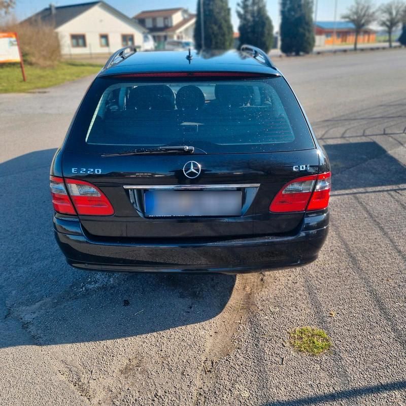 Gebraucht Mercedes E220 170 PS (125 kW) 2007 Schwarz Kombi