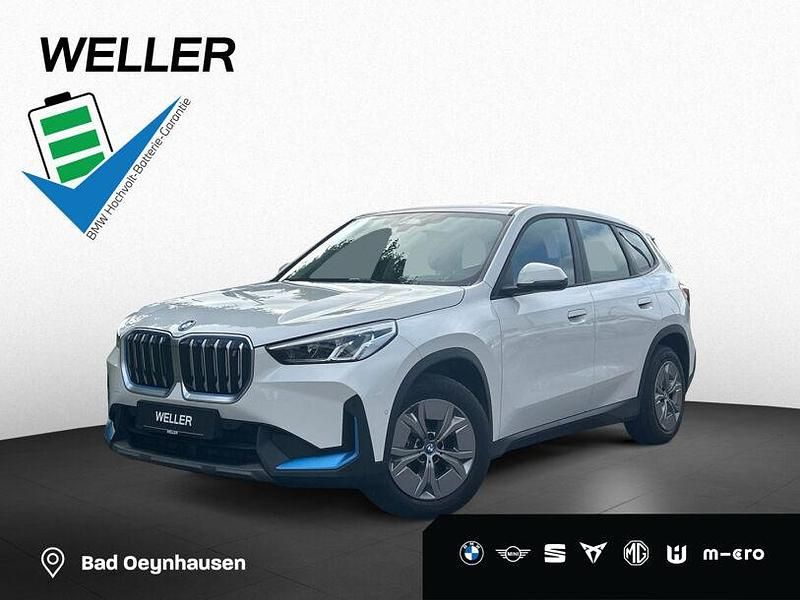 Alpinweiss (weiß) Gebraucht 2023 BMW iX1 Comfort Edition SUV | 33.333 € (Superpreis) - Bild 1/3