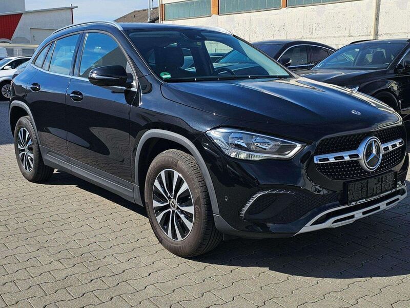Gebraucht Mercedes GLA200 150 PS (110 kW) 2022 Kosmosschwarz  metalliclack SUV