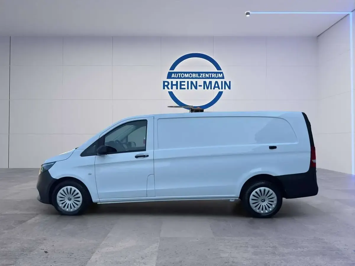 Gebraucht Mercedes Vito 163 PS (119 kW) 2024 Arktikweiss Van