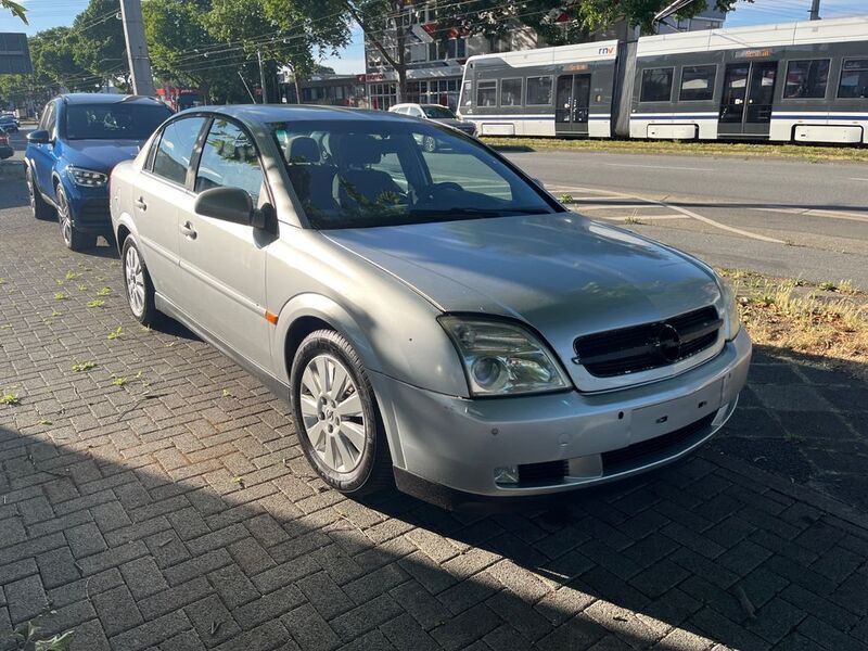 Silbermetallic (metallic) Gebraucht 2003 Opel Vectra Elegance Limousine | 1.600 € (Guter Preis) - Bild 1/4