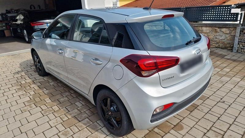 Gebraucht Hyundai i20 Active 101 PS (74 kW) 2018 Silber Kleinwagen