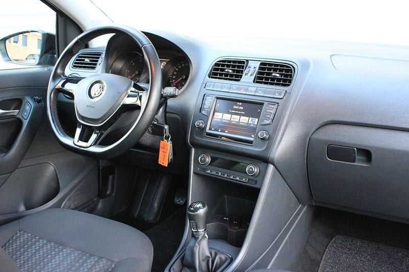 Gebraucht VW Polo Trendline 75 PS (55 kW) 2015 Schwarz Limousine