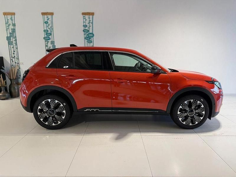 Neu Fiat 600 La Prima 110 PS (80 kW) 2025 572 sole orange SUV
