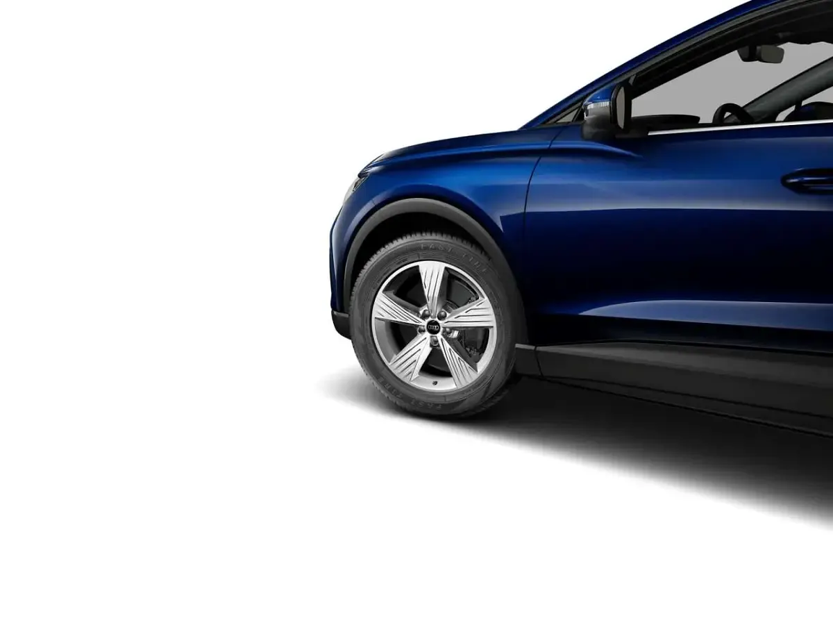 Second-hand Audi Q4 e-tron Ambiente 150 kW (204 CP) 2025 Albastru SUV
