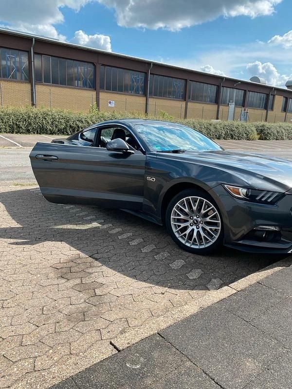 Grau Gebraucht 2017 Ford Mustang GT Fastback Coupé | 29.500 € (Guter Preis) - Bild 1/4