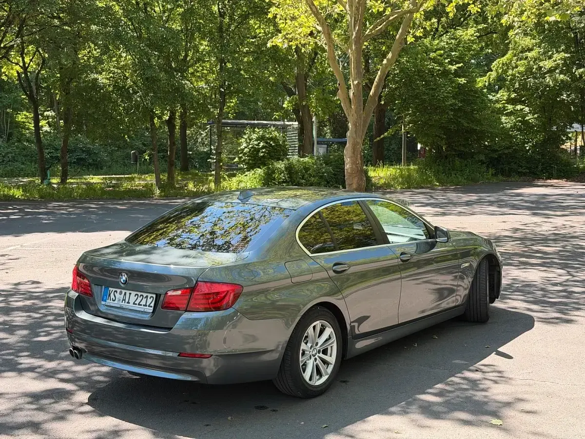 Gebraucht BMW 520 183 PS (134 kW) 2012 Grau Limousine