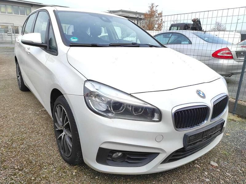 Alpinweiss 3 Gebraucht 2015 BMW 220 Van / Kleinbus | 12.499 € (Superpreis) - Bild 1/4