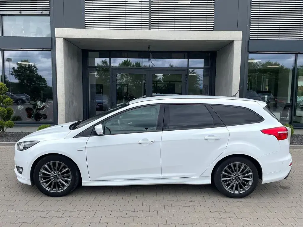 Gebraucht Ford Focus ST-Line 125 PS (91 kW) 2017 Weiß Limousine