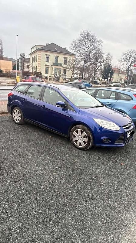Gebraucht Ford Focus Trend 101 PS (74 kW) 2014 Blau Kombi