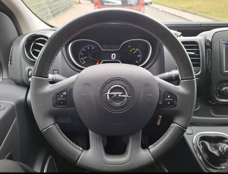 Usata Opel Vivaro 125 CV (91 kW) 2017 Argento Monovolume