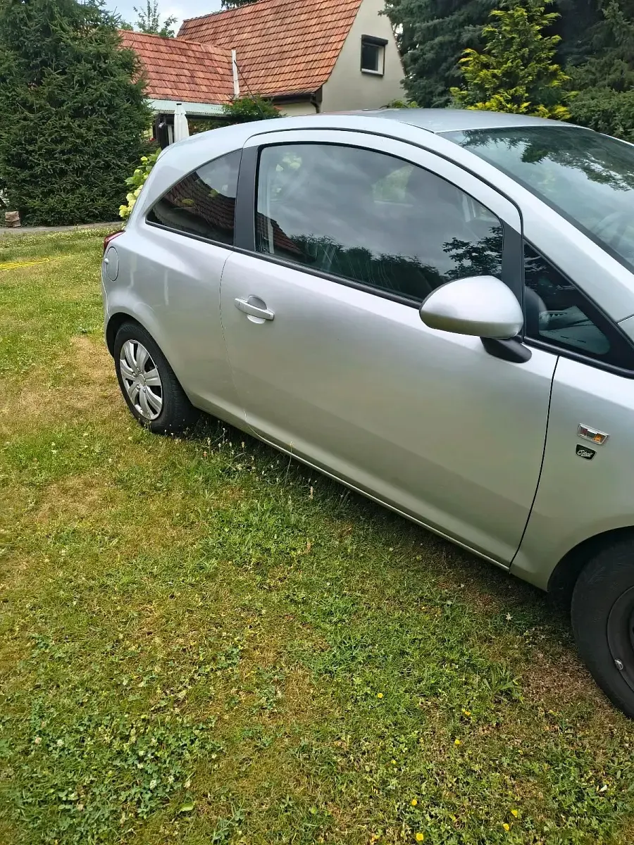 Gebraucht Opel Corsa 87 PS (63 kW) 2010 Silber Kleinwagen