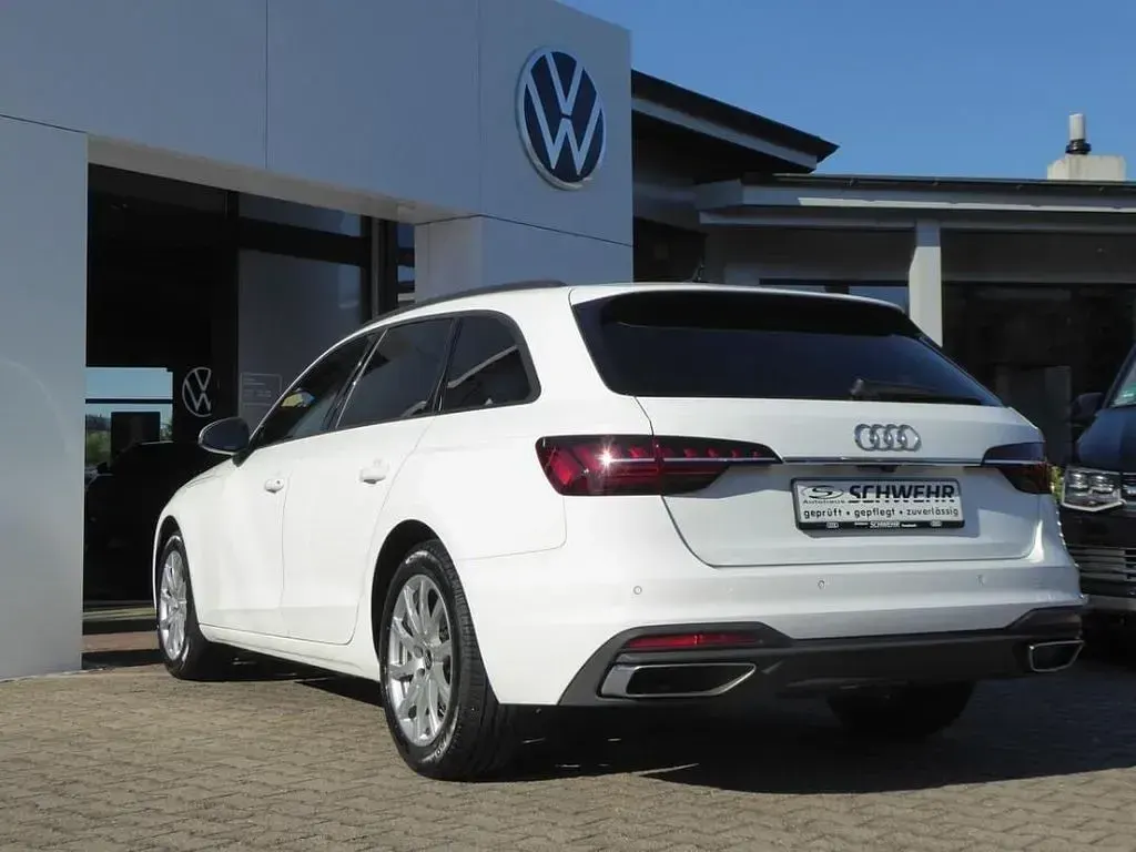 Gebraucht Audi A4 Ambiente 163 PS (119 kW) 2023 Weiß Kombi