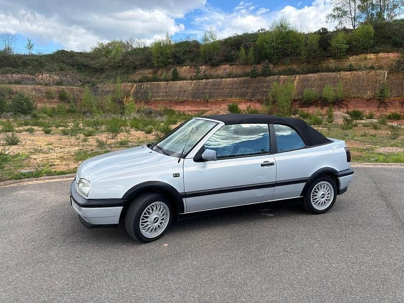 Second-hand VW Golf 116 CP (85 kW) 1994 Argintiu Cabrio