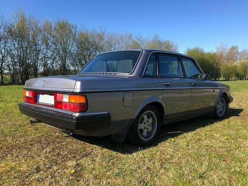 Gebraucht Volvo 244 116 PS (85 kW) 1990 Silber metallic Limousine