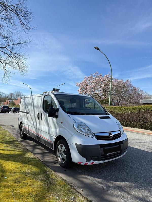 Gebraucht Opel Vivaro 115 PS (84 kW) 2014 Weiß Van / Kleinbus