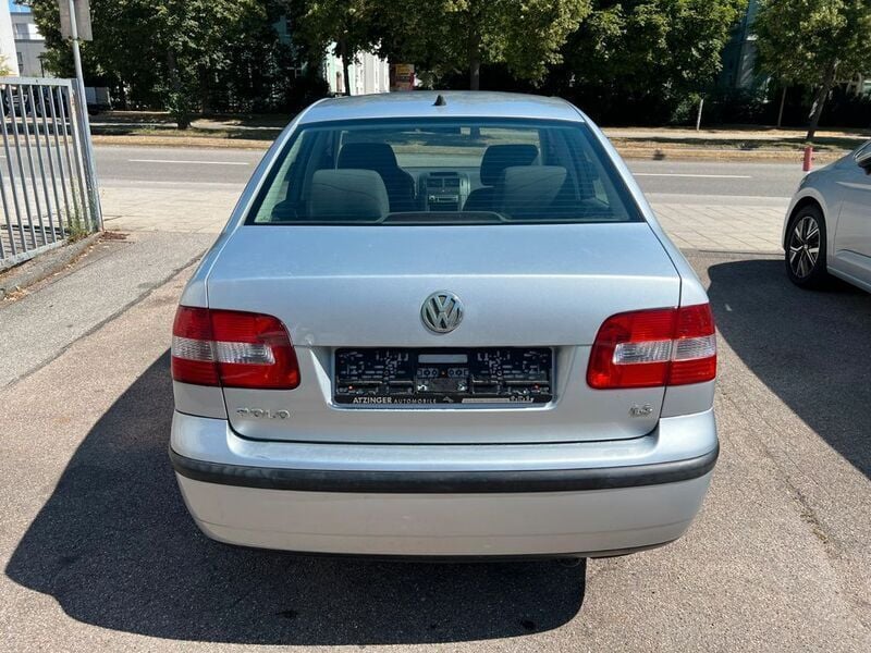 Grau Gebraucht 2004 VW Polo Basis Limousine | 650 € (Superpreis) - Bild 1/4