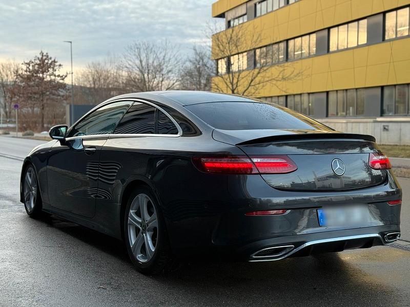 Gebraucht Mercedes E220 AMG line 194 PS (142 kW) 2021 Grau Coupé