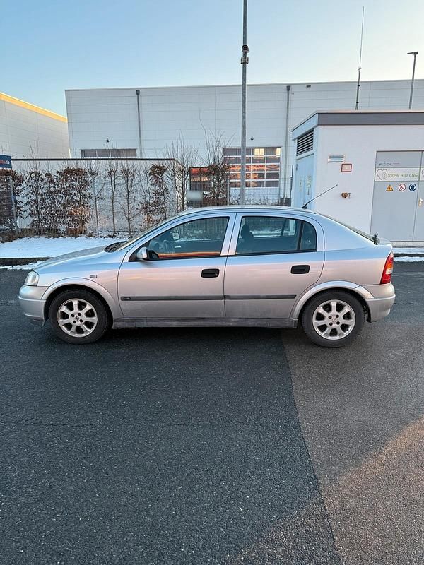 Gebraucht Opel Astra 75 PS (55 kW) 1998 Silber Limousine