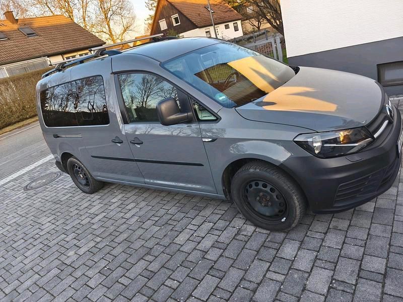 Gebraucht VW Caddy Maxi 102 PS (75 kW) 2017 Grau Van / Kleinbus