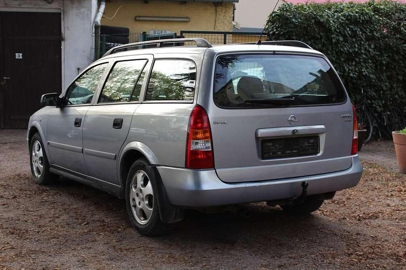 Second-hand Opel Astra 101 CP (74 kW) 2000 Argintiu Break
