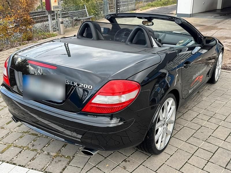 Second-hand Mercedes SLK200 160 CP (117 kW) 2006 Negru Cabrio