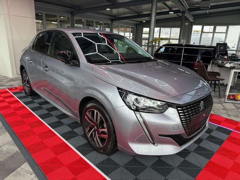 Silber Gebraucht 2023 Peugeot 208 Allure Kleinwagen | 18.480 € (Etwas zu teuer) - Bild 1/4