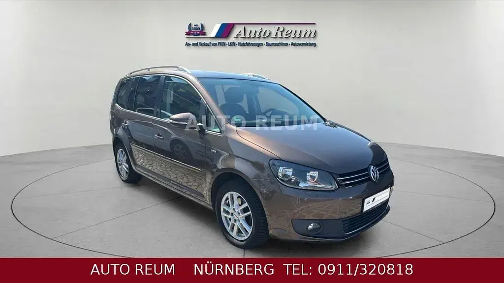 Gebraucht VW Touran Life 105 PS (77 kW) 2013 Braun Van / Kleinbus
