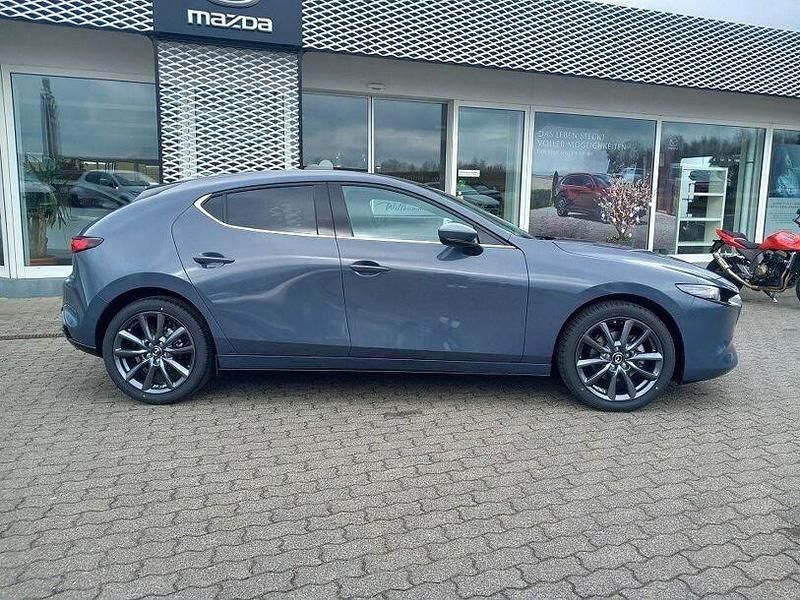 Neu Mazda 3 140 PS (102 kW) 2026 Grau Limousine